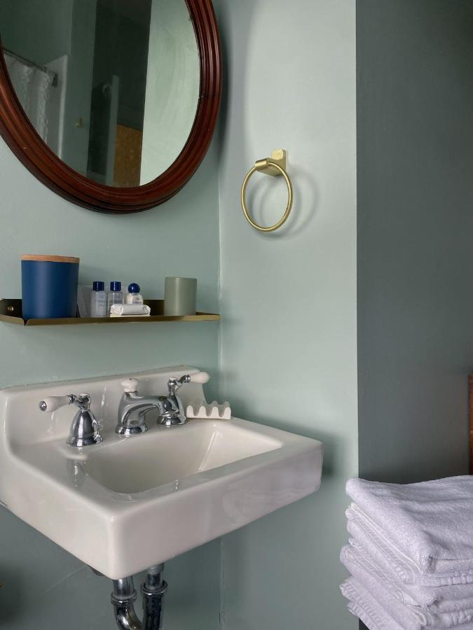 Atlantic Inn New Shoreham Esterno foto